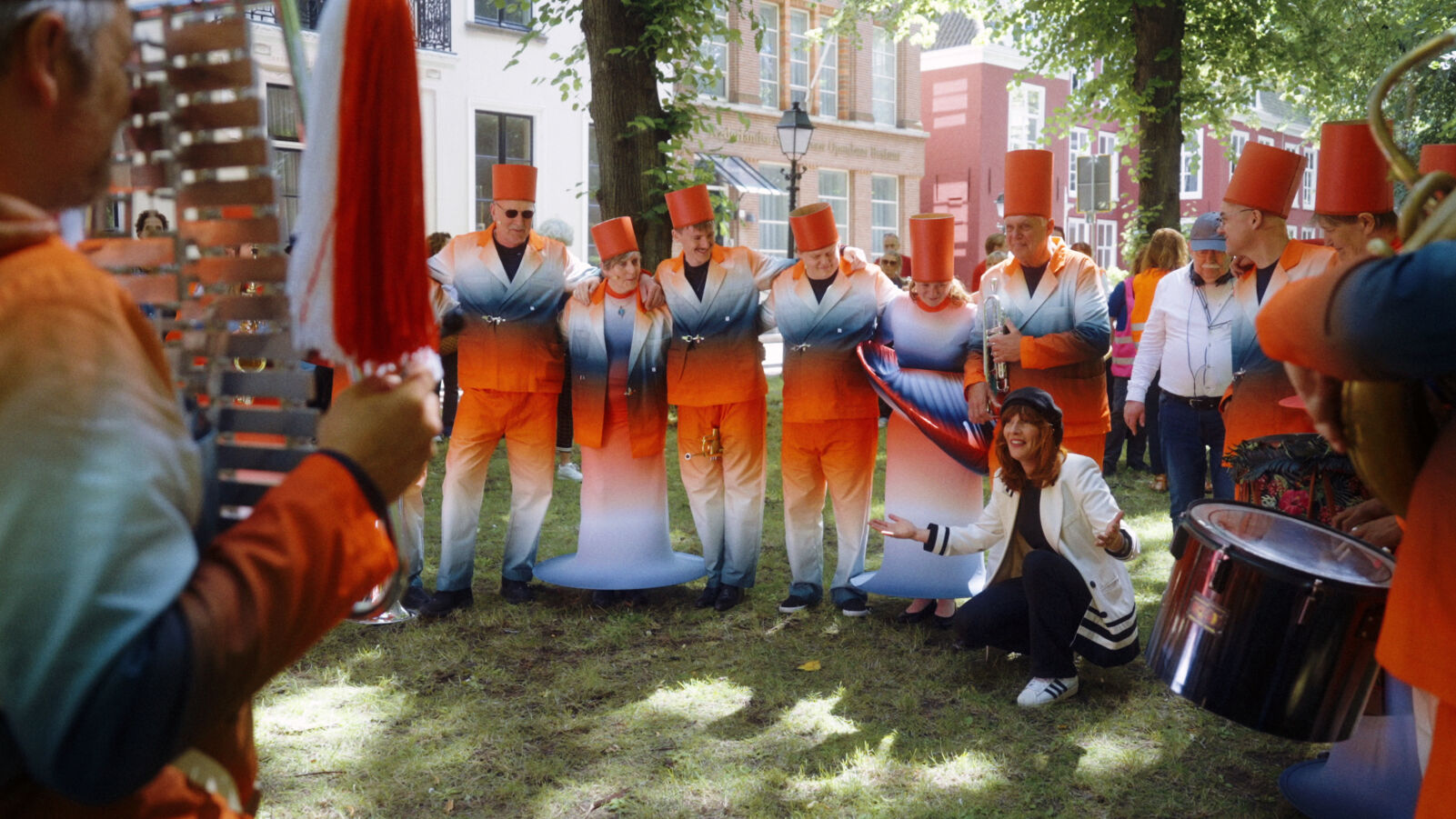 Fanfare-performance-binnenhof-verbouwing-kunstmanifestatie